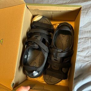 Keen Astoria open toe sandals women’s 8 black